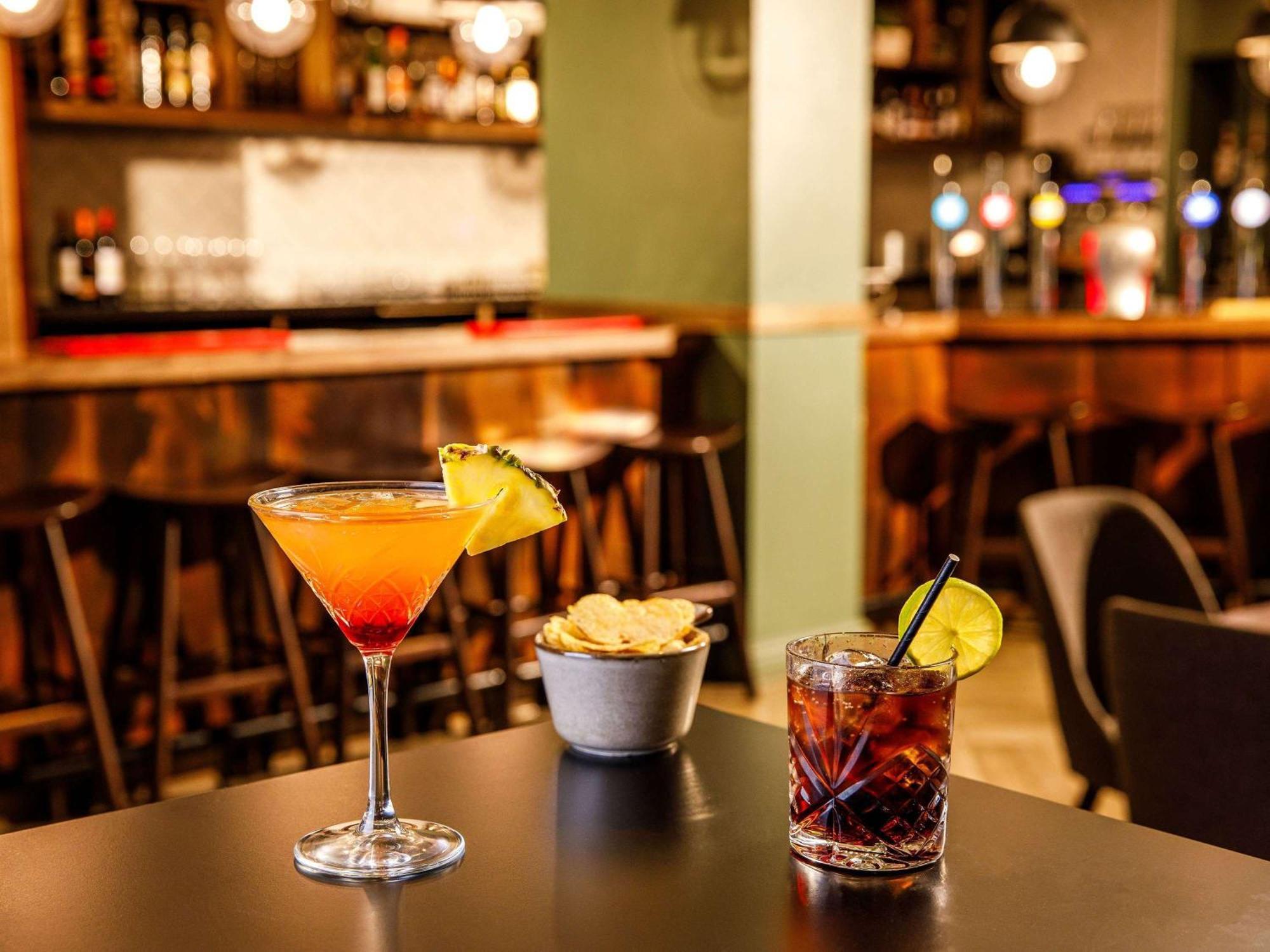 Mercure Cardiff North Hotel Bagian luar foto