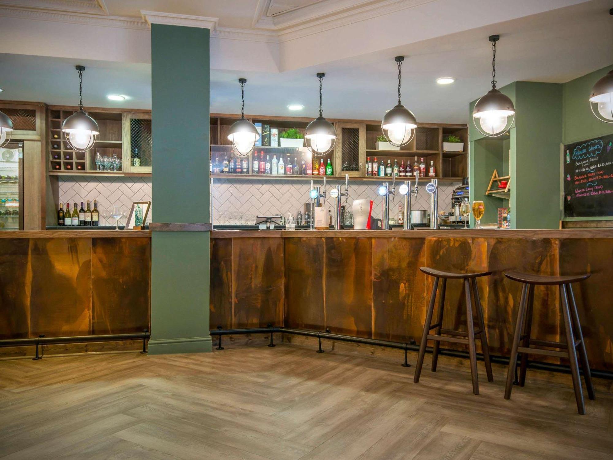 Mercure Cardiff North Hotel Bagian luar foto