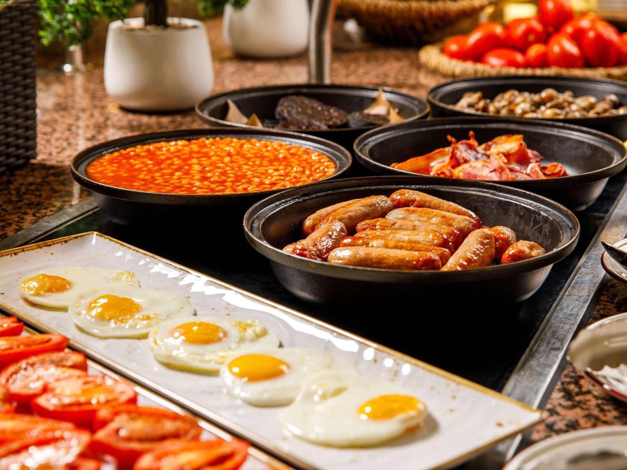 Mercure Cardiff North Hotel Bagian luar foto