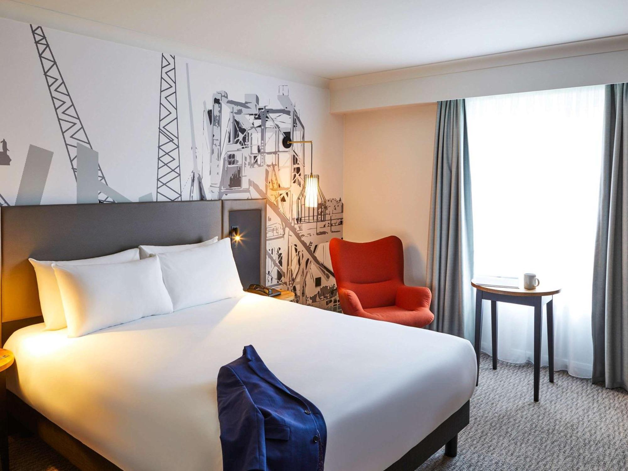 Mercure Cardiff North Hotel Bagian luar foto