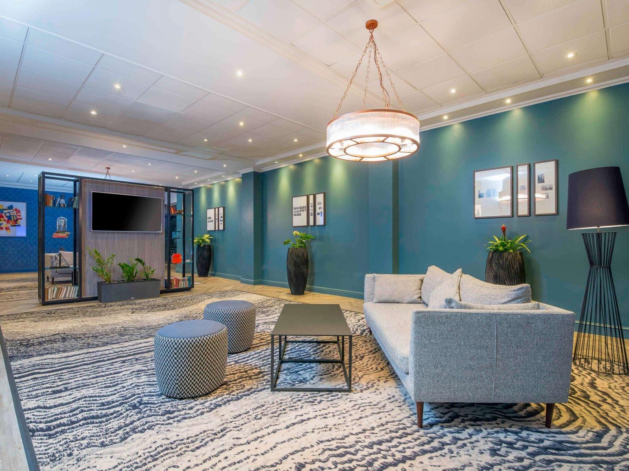 Mercure Cardiff North Hotel Bagian luar foto