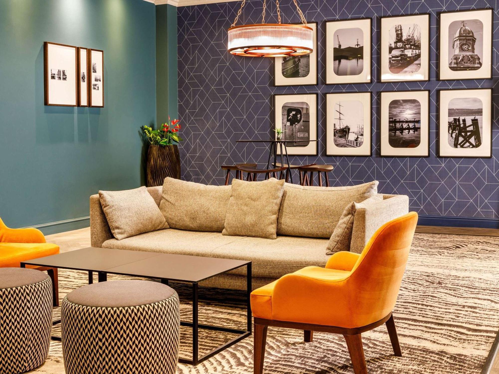 Mercure Cardiff North Hotel Bagian luar foto