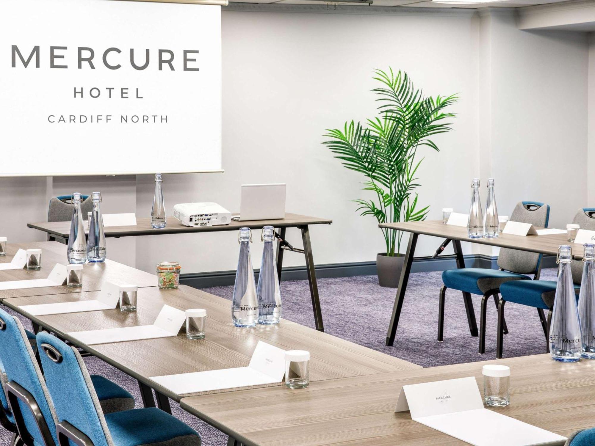 Mercure Cardiff North Hotel Bagian luar foto