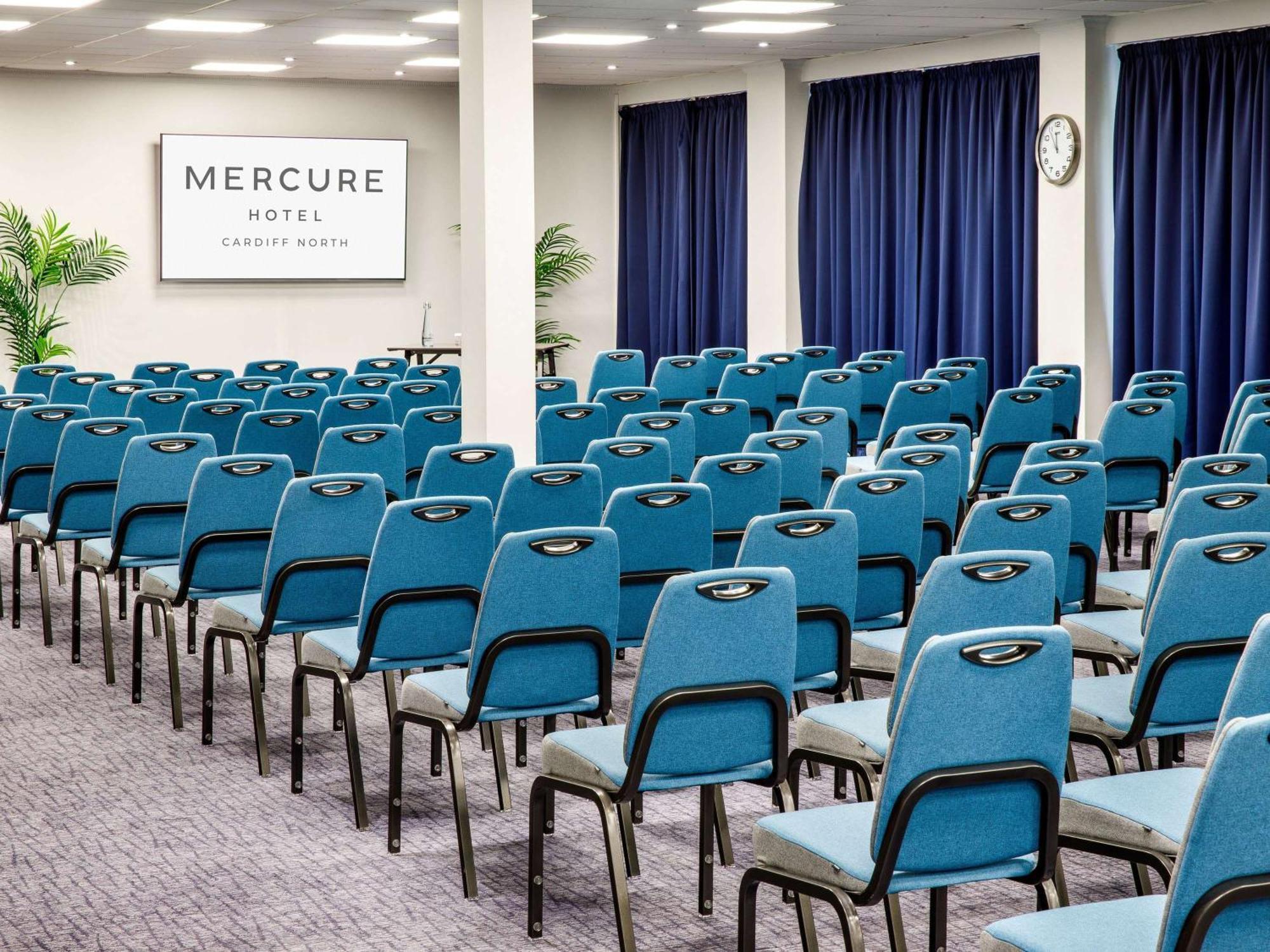 Mercure Cardiff North Hotel Bagian luar foto