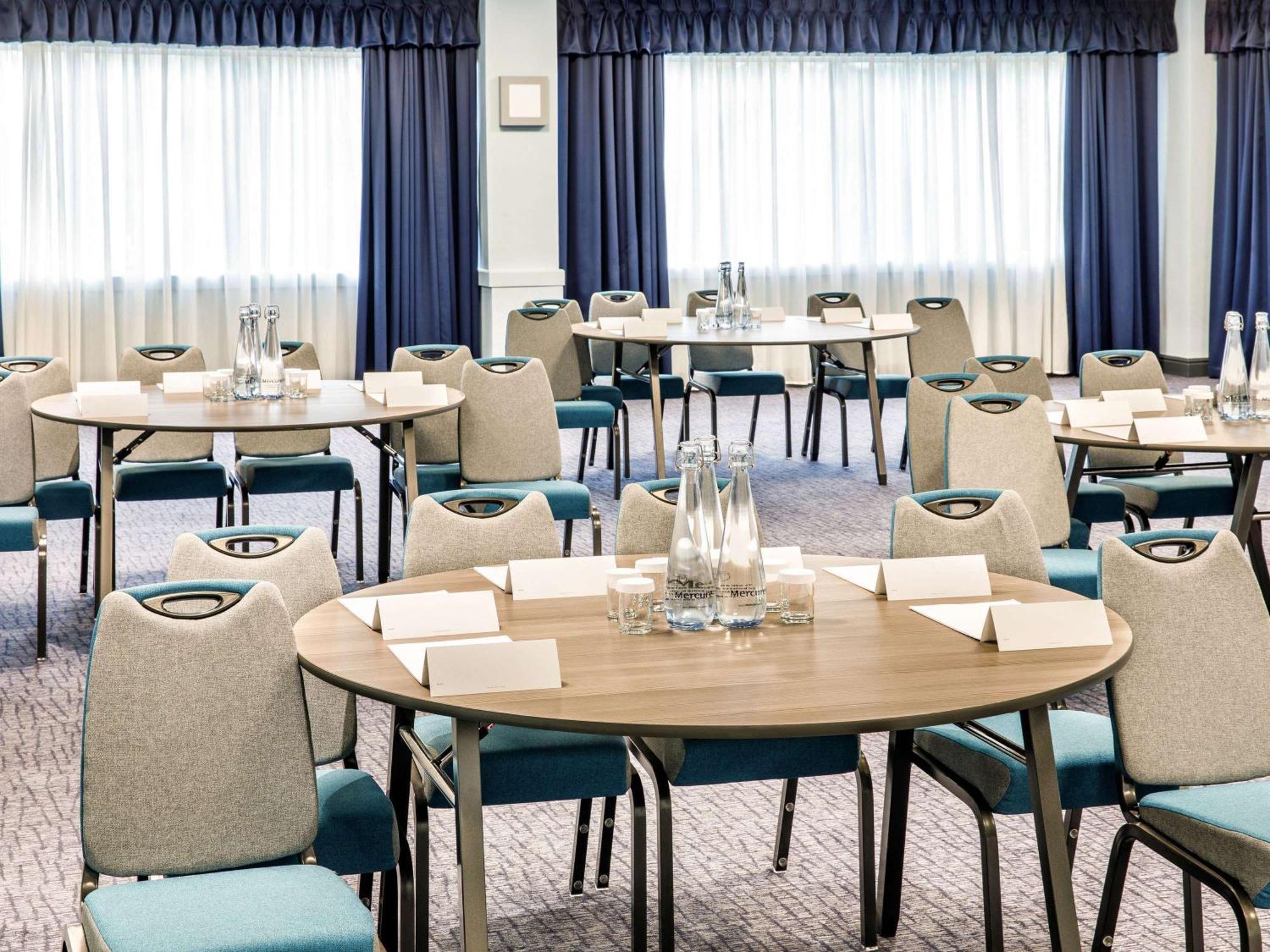Mercure Cardiff North Hotel Bagian luar foto