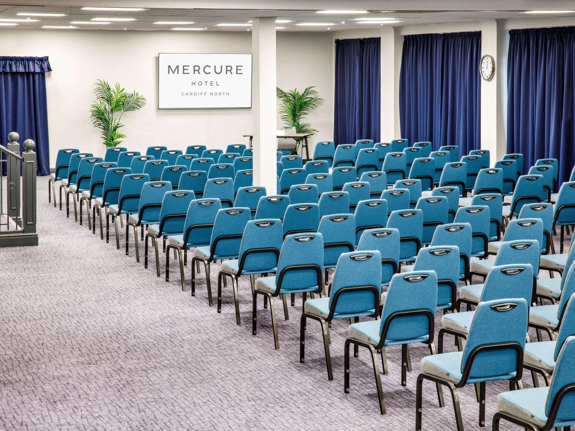 Mercure Cardiff North Hotel Bagian luar foto