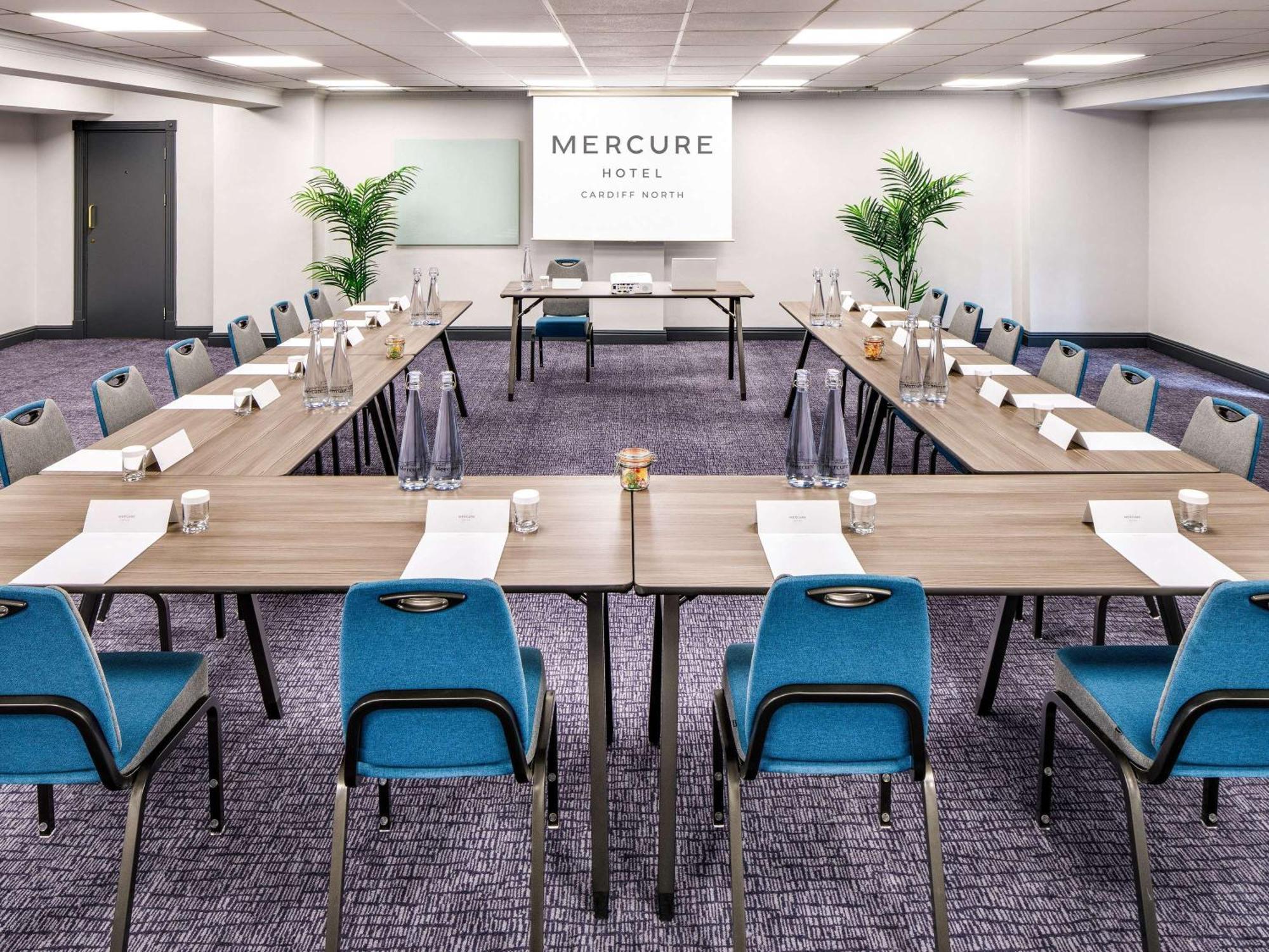Mercure Cardiff North Hotel Bagian luar foto